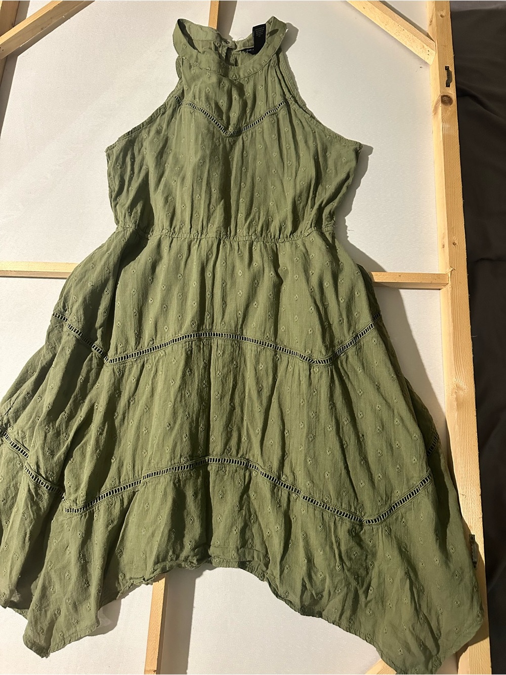 Dress wrangler